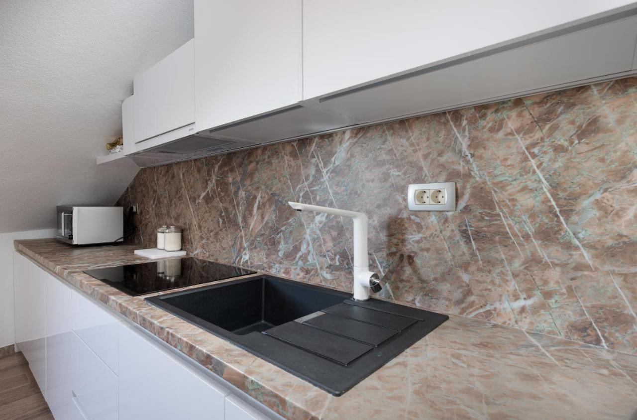 Luxury Dante Apartment With Terrace Split Exterior photo