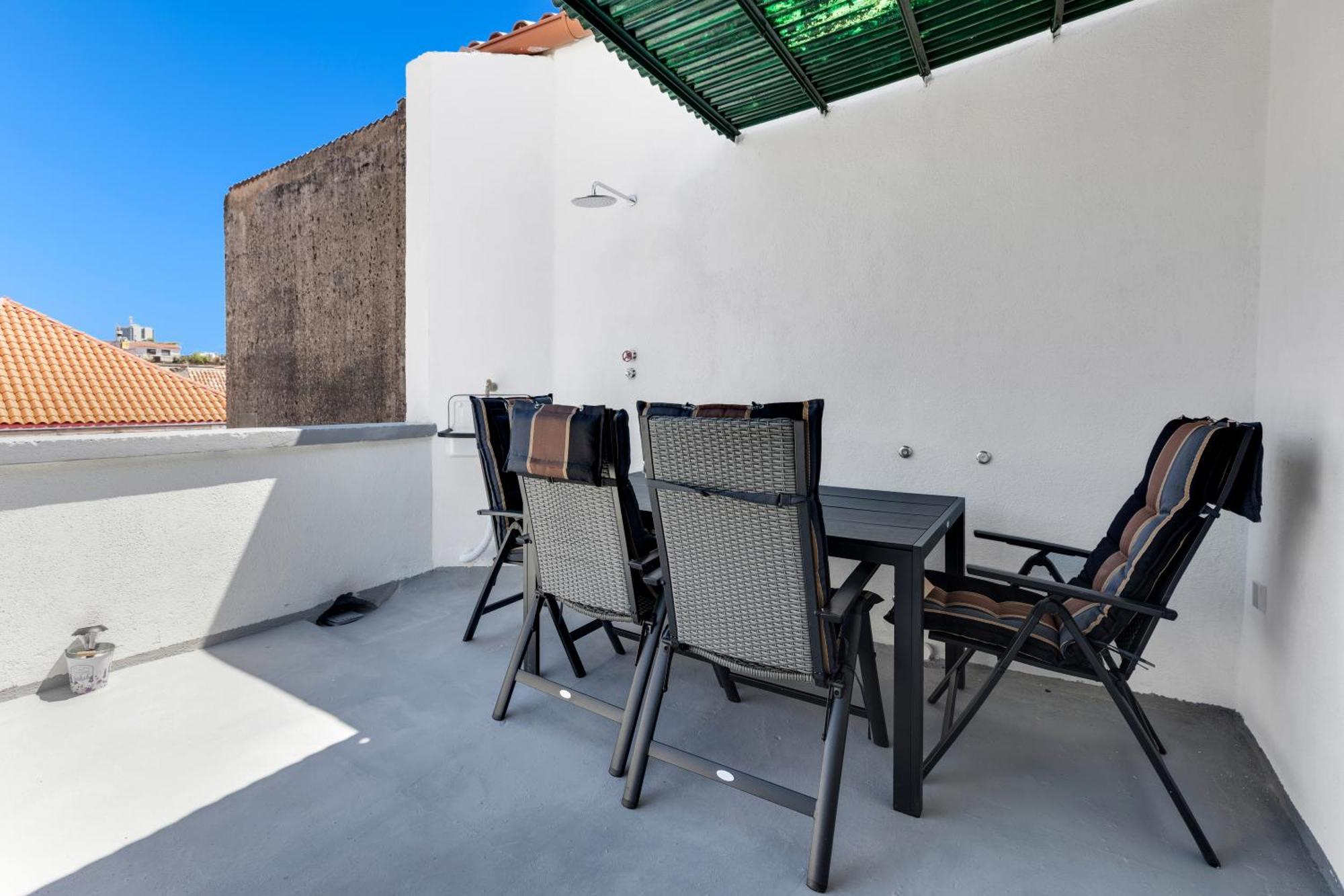 Luxury Dante Apartment With Terrace Split Exterior photo